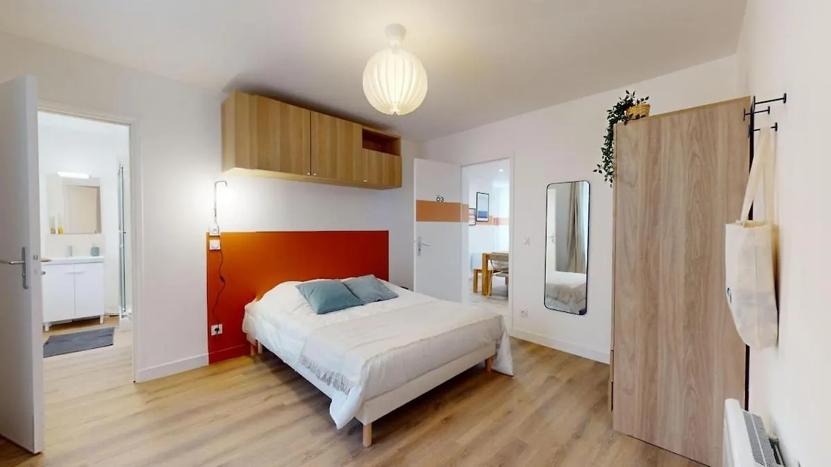 Charming Parisian Room - Canal Saint-Martin 0*,  Franciaország